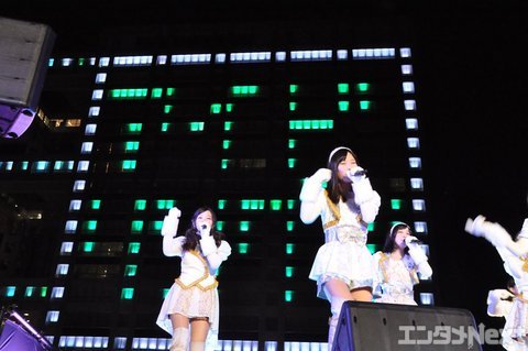 アイドリング が巨大イルミネーションをバックに 寒い夜だから を熱唱 Entame Next アイドル情報総合ニュースサイト