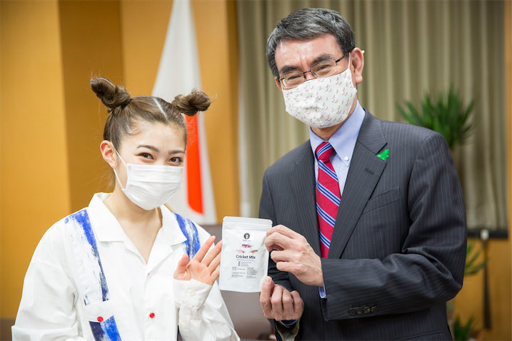 井上咲楽が河野太郎大臣にコロナワクチンについて直撃 これから接種のスピードを上げていける Entame Next アイドル情報総合ニュースサイト