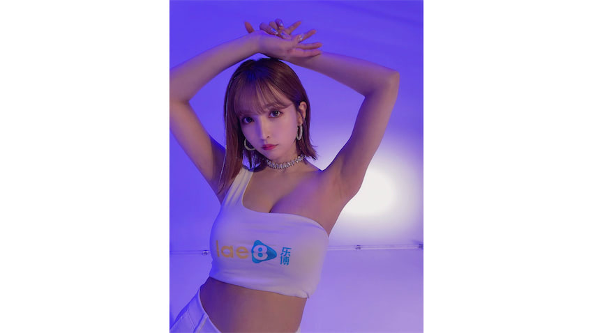 髪型よりも胸元に目がいく 三上悠亜 ファンから好評の 外ハネ ヘア写真が セクシーすぎる と話題 Entame Next アイドル情報総合ニュースサイト