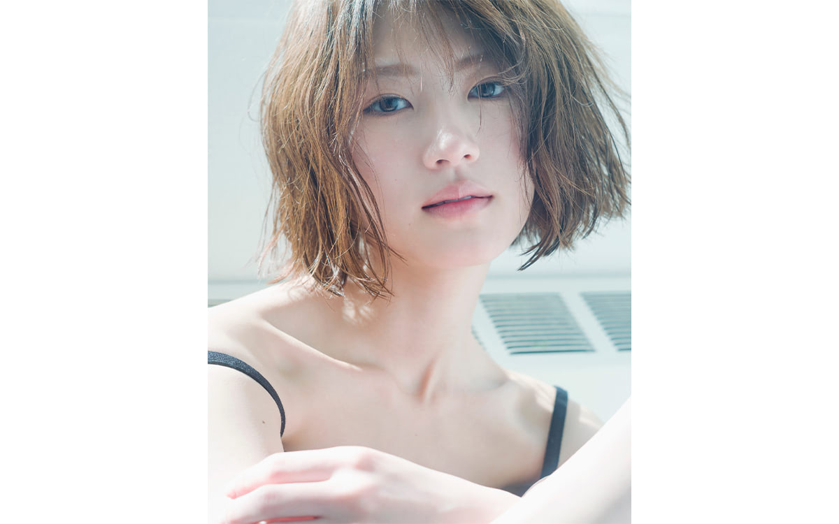 若月佑美2nd写真集のセクシー＆クールなカバー写真が公開、すっぴんや