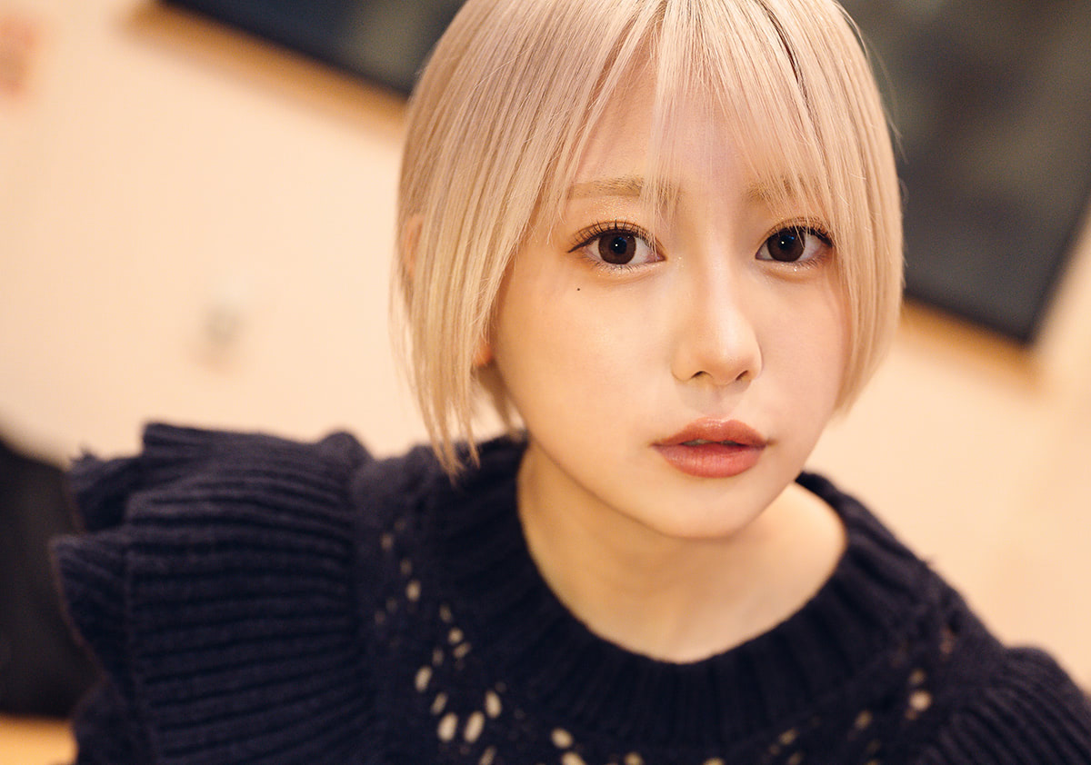 篠崎こころ写真集 チェキ 金髪ショートのコスプレイヤー 篠崎こころ