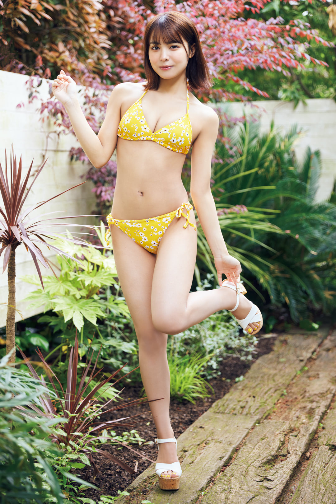 暴太郎戦隊ドンブラザーズ』宮崎あみさ、大人っぽさ満開のグラビアで