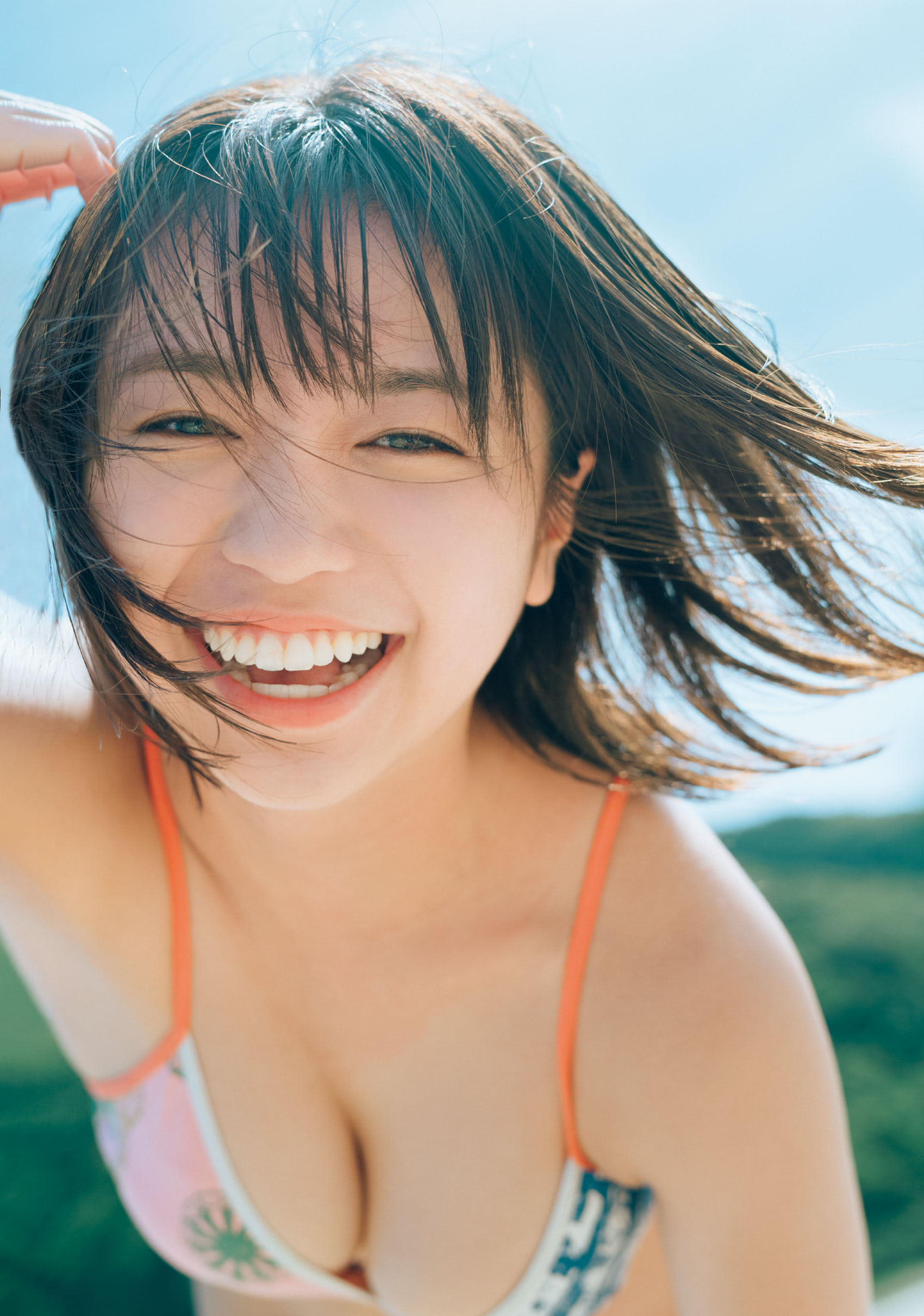 大原優乃が『週プレ』11回目の表紙に、夏全開フレッシュビキニで神