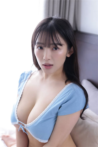 天木じゅん、紐が弾けそうなほどの豊満バストが目を引くショットに見惚れるファン続出 | ENTAME next - アイドル情報総合ニュースサイト