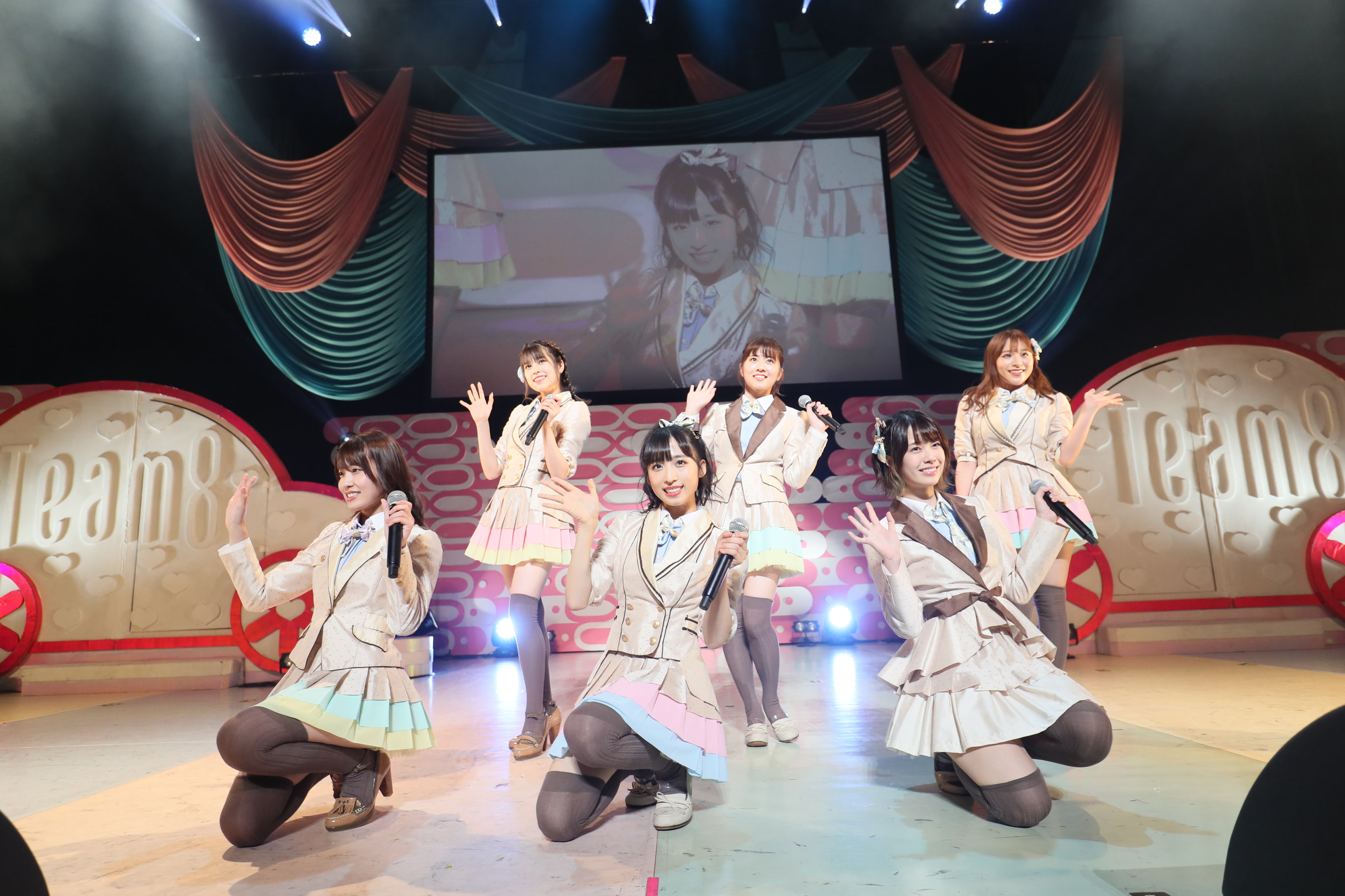 チーム8