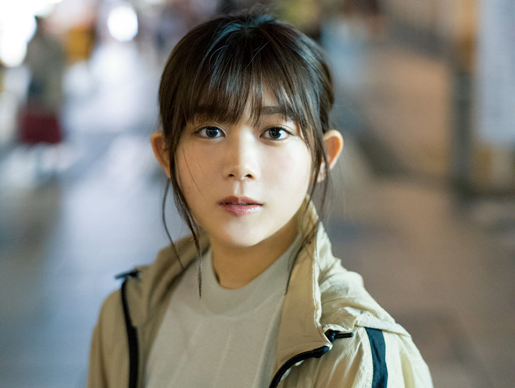 欅坂46・尾関梨香が夜のみなとみらいで大人っぽく進化、「月刊エンタメ 