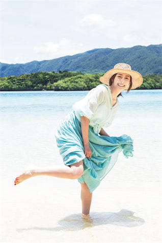 &quot;ぴっぴ”◆新品!◎DVD 宇垣美里『海とプールと、深呼吸』◆ Amazon.co.jp: 宇垣美里 海とプールと、深呼吸 週刊プレイボーイ