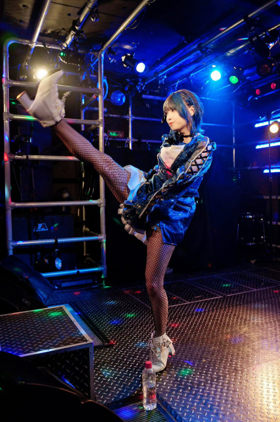 まりえ(42)、年齢を感じさせない美脚ハイキックを披露「めっちゃカッコいい」 ENTAME next アイドル情報総合ニュースサイト