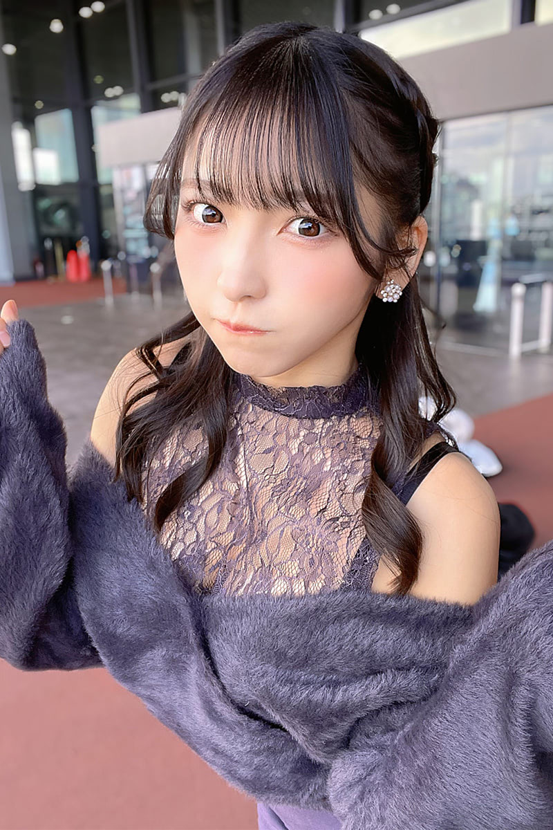 #2i2 十味、肌見え感があざとい彼女風ショットに「虜になりそうです」の声 | ENTAME next - アイドル情報総合ニュースサイト