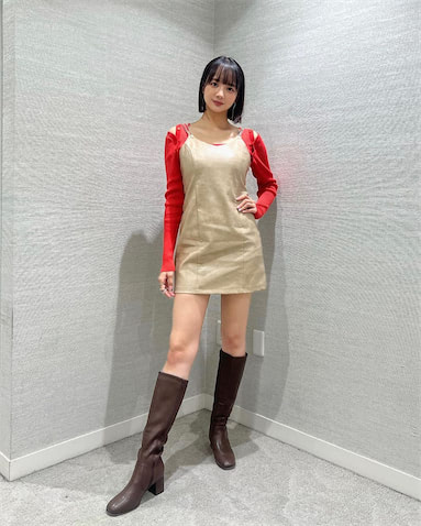 岡田紗佳、ミニ丈ワンピースから美脚がスラリ…圧巻スタイルの衣装姿を公開 | ENTAME next - アイドル情報総合ニュースサイト