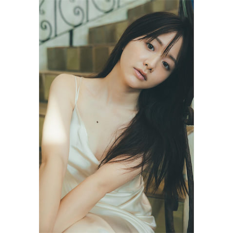 森香澄ファースト写真集 『すのかすみ。』週刊プレイボーイ　 3.4号とのセット 森香澄が週刊プレイボーイの表紙＆巻頭グラビアに登場。2023年