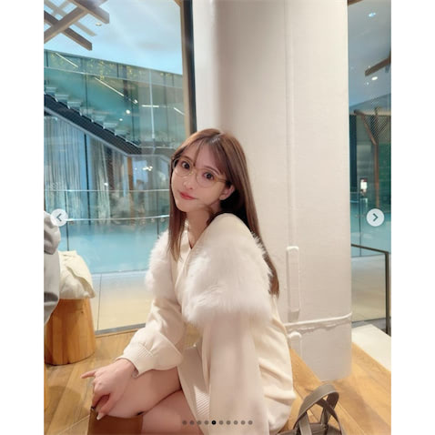 三上悠亜、太ももちら見せのニットワンピ姿を公開「男ならみんな  