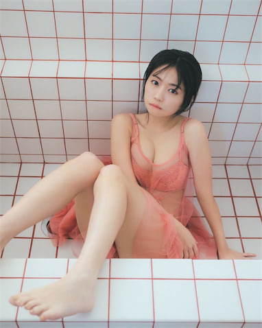 大原優乃　谷間 