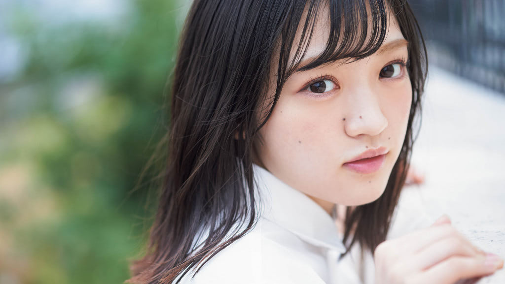 祝昇格！ NMB48 小林莉奈の「月刊エンタメ」雪肌グラビアカットを公開