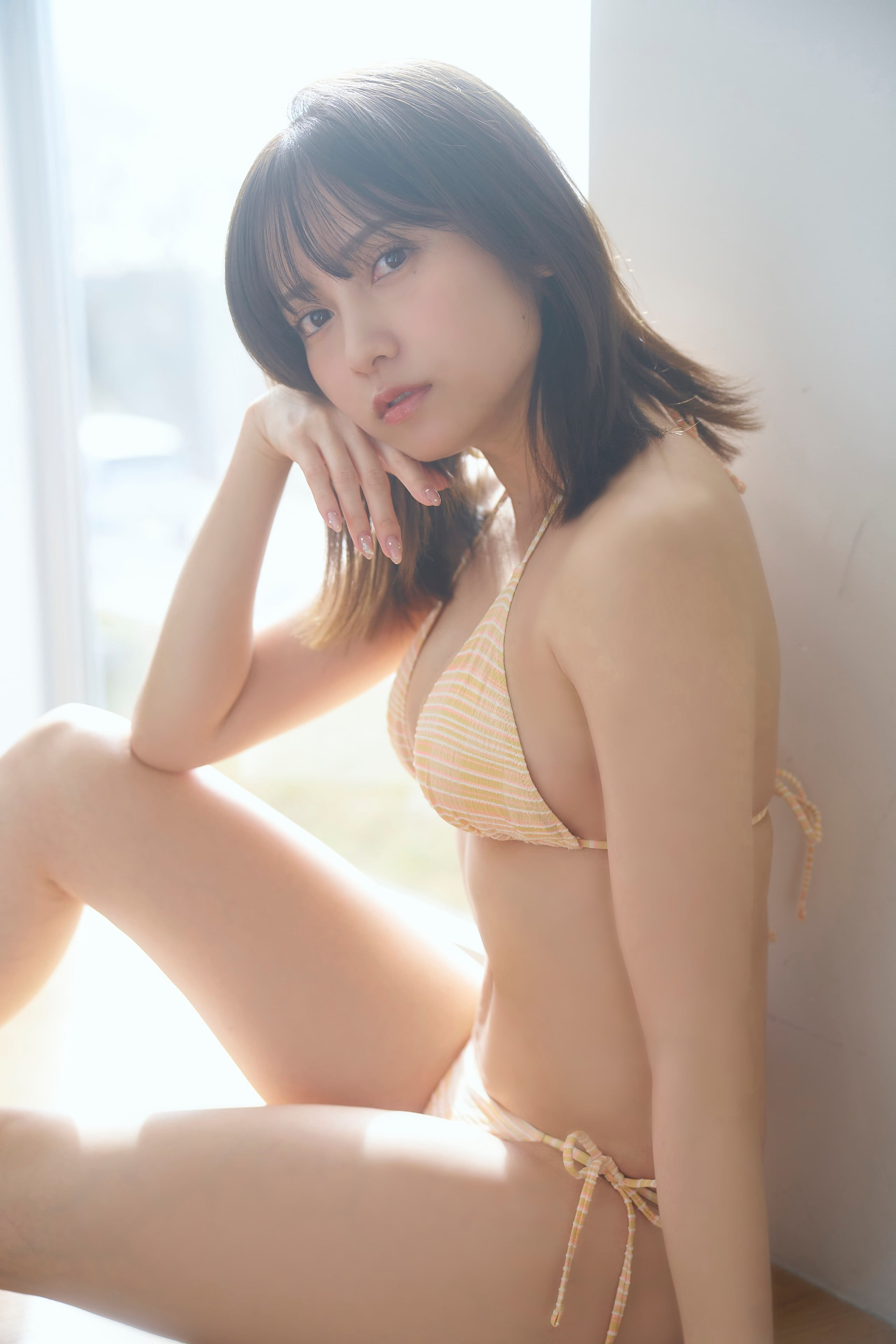 桃月なしこが『漫画アクション』表紙に登場、春を感じる美ボディアザー 