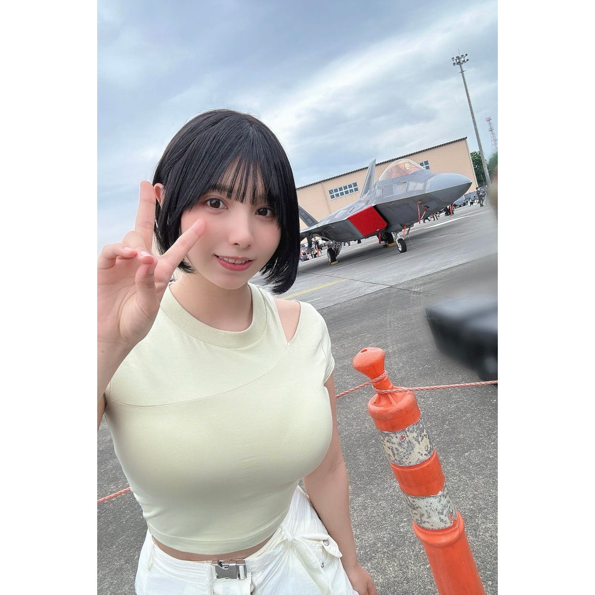 戦闘機もバストも迫力満点、三橋くんが公開した「友好祭2024」が話題 | ENTAME next - アイドル情報総合ニュースサイト