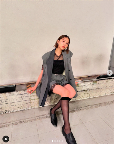 ももクロ 玉井詩織、生足にドキッとする透けトップス衣装姿を