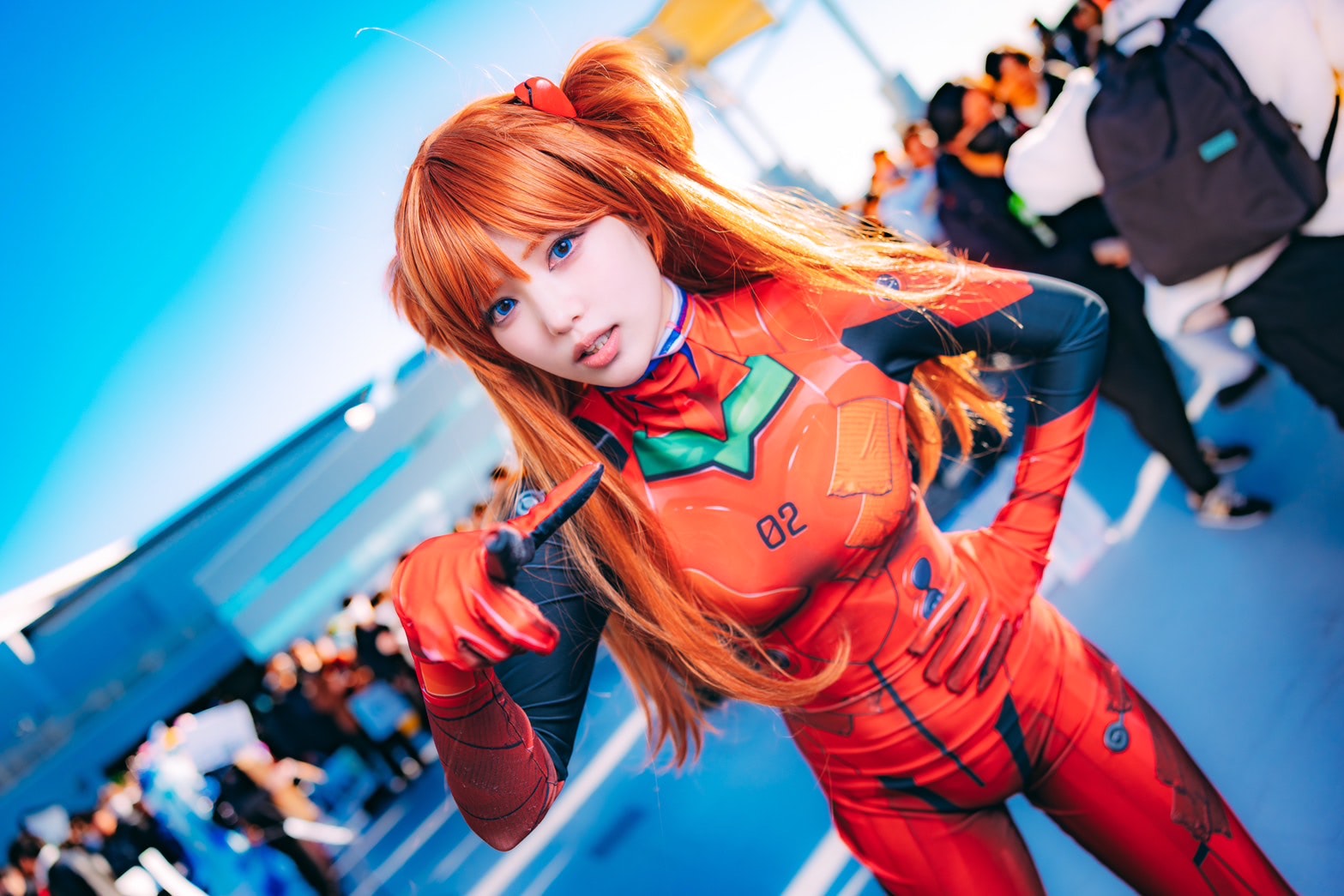 コミケで見つけた168センチの超美少女は元有名グループ「学校を辞めて