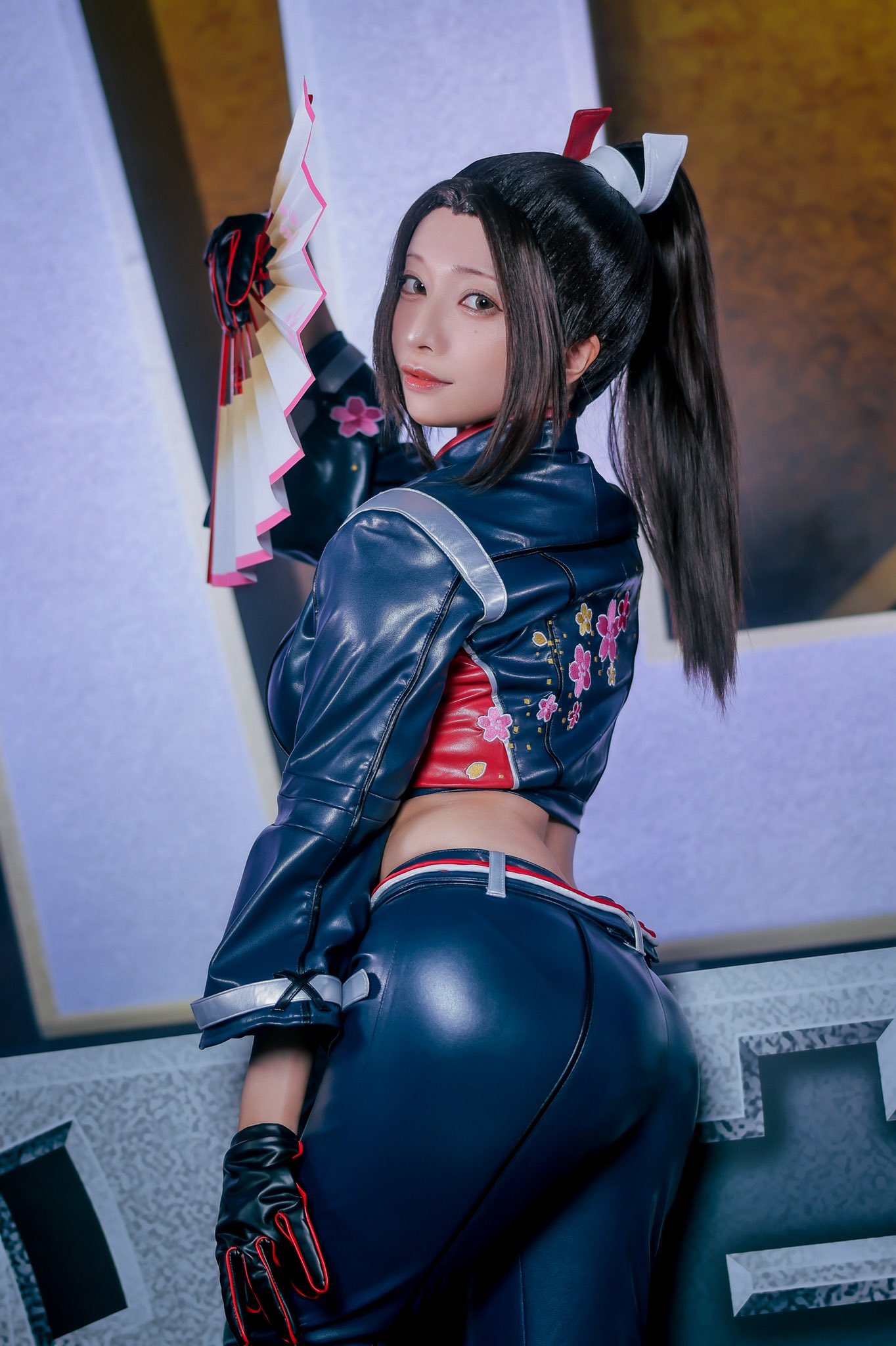 むっちりヒップにドキ…宮本彩希、『SF6』参戦の不知火舞コスプレ披露