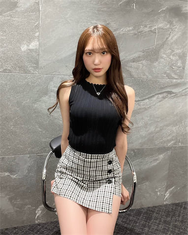 元NMB48 原かれん、ノースリーブ×ミニスカ姿から美谷間あらわの脱衣