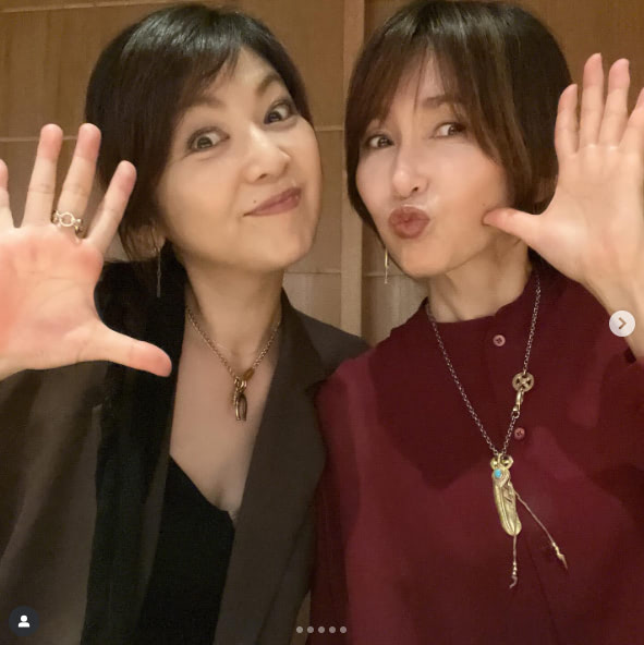 工藤静香、飯島直子との“美人姉妹のような”2ショット公開「一生