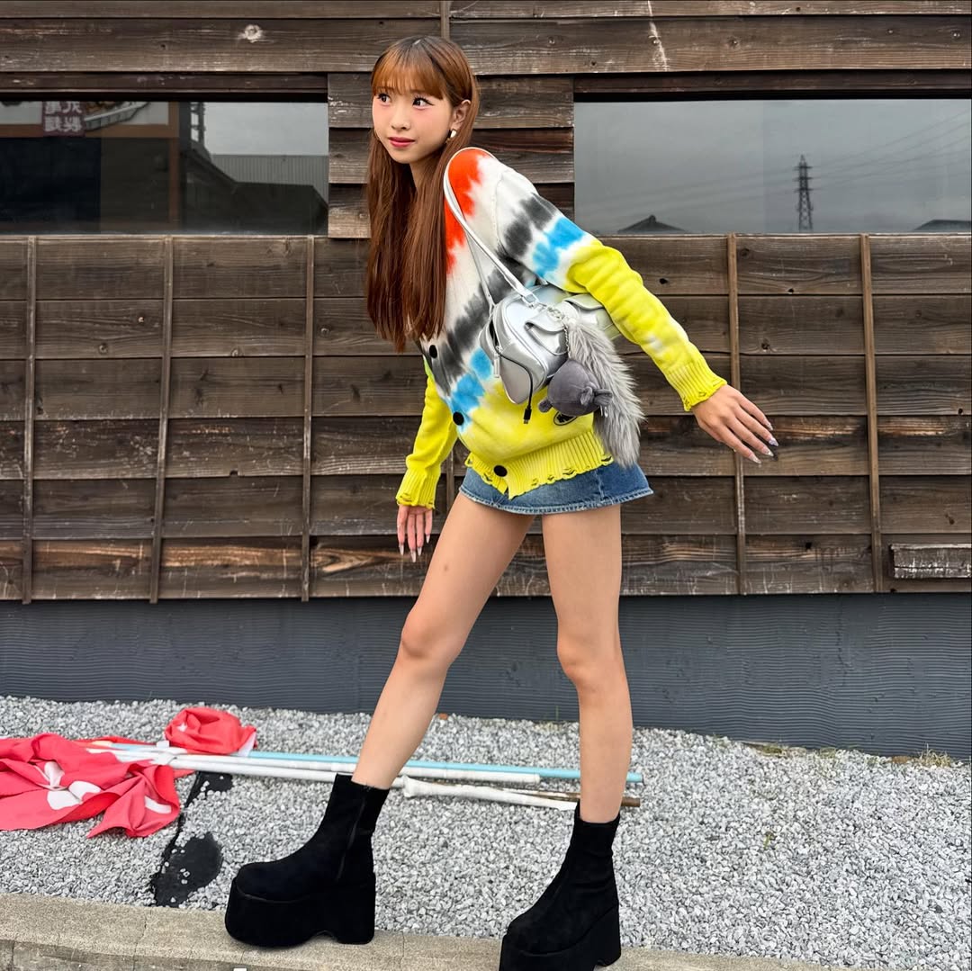 15歳JKモデル・こいろん、超ミニ丈スカートから‟美脚スラリ”な私服姿を披露 | ENTAME next - アイドル情報総合ニュースサイト