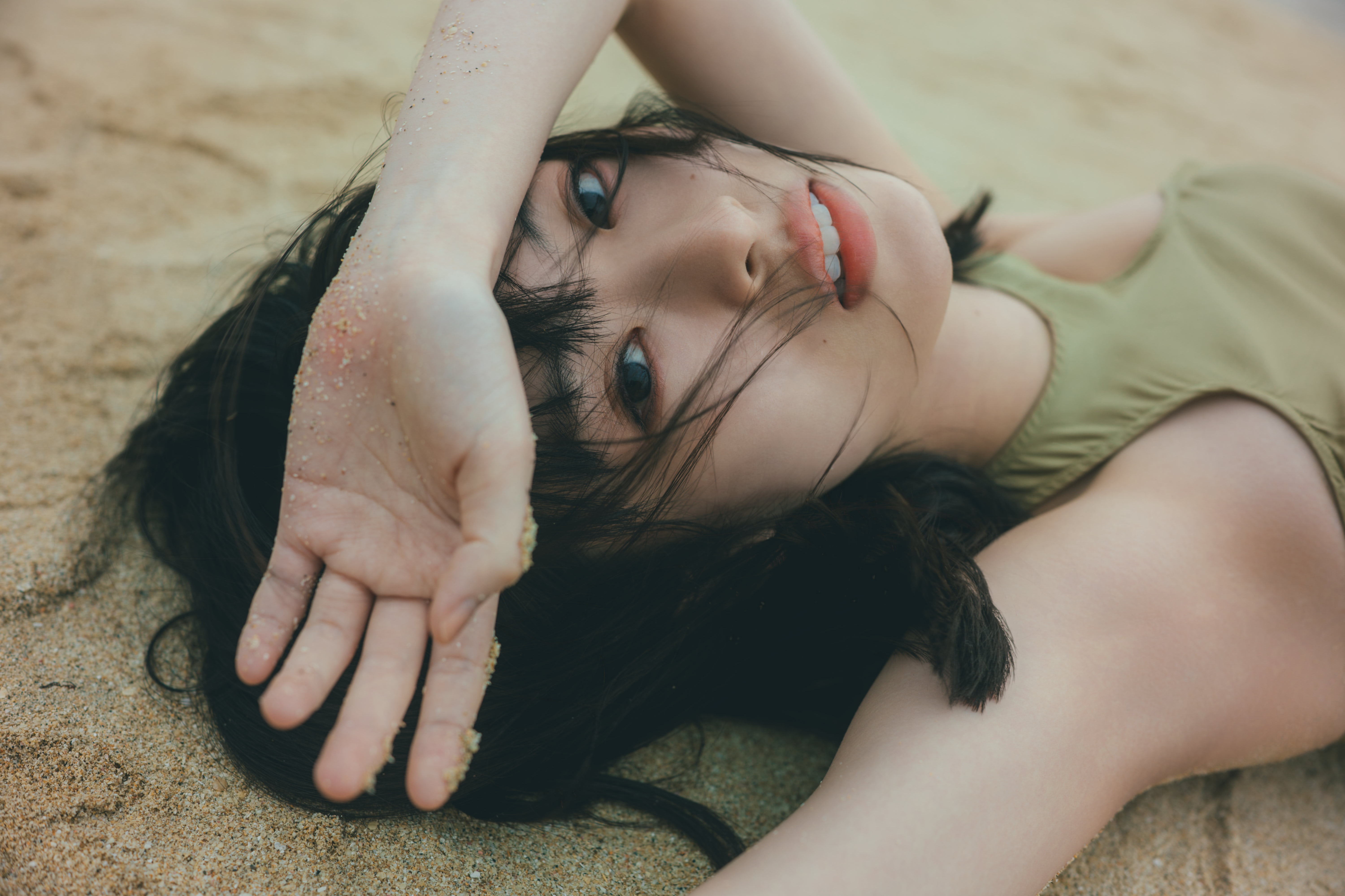 井本彩花、4年ぶり写真集のタイトル＆‟白い肌が美しい”先行カット公開 | ENTAME next - アイドル情報総合ニュースサイト