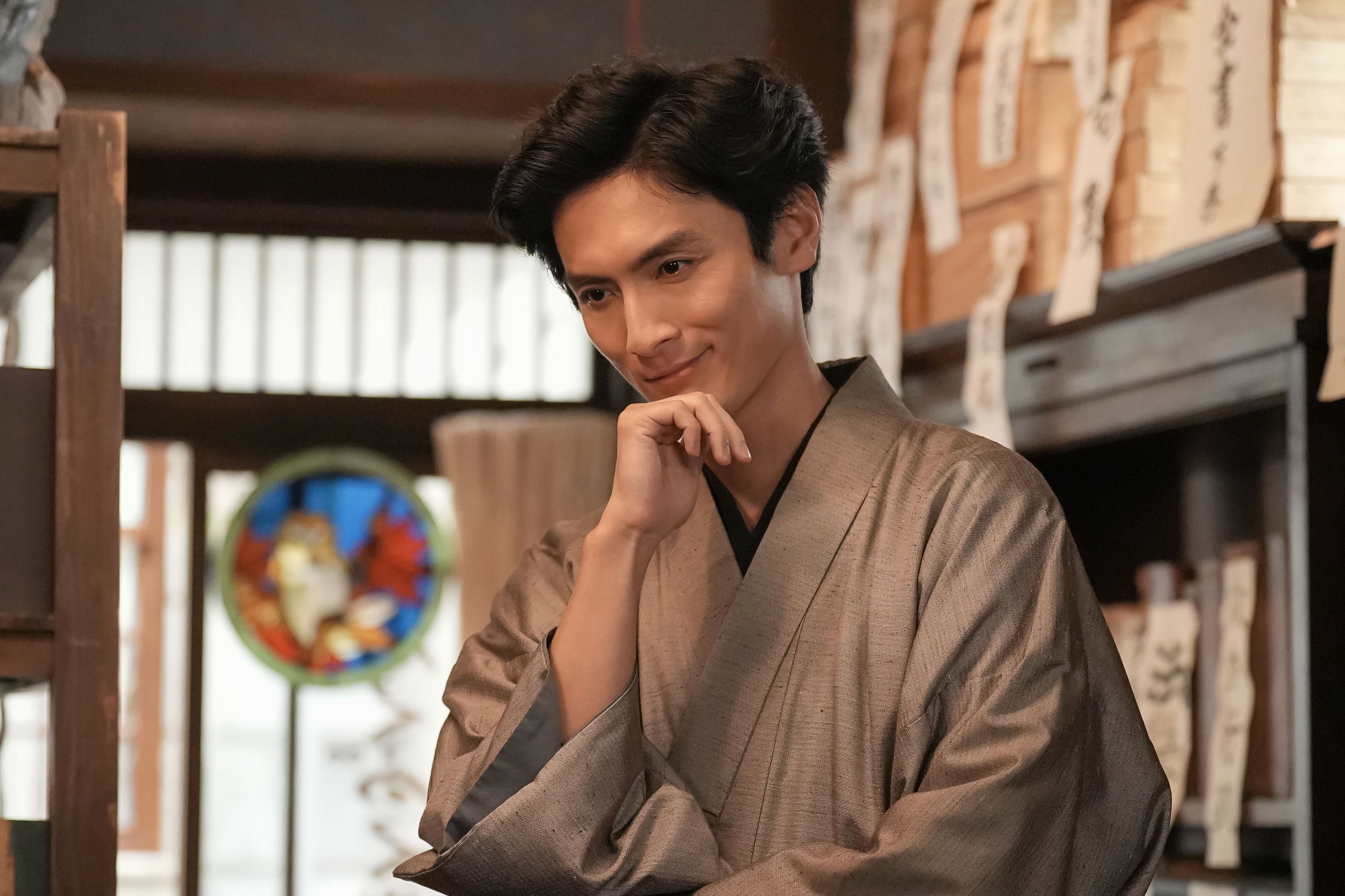 『ブラッサム』高良健吾演じる作家・“秋山格之介”のビジュアル ...