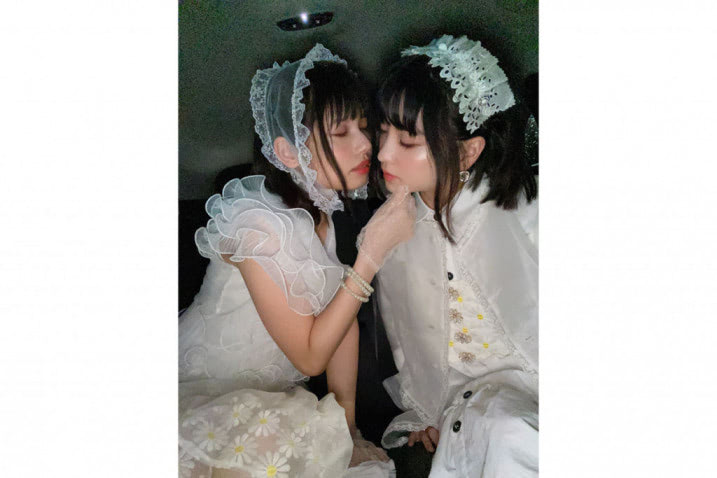 ねもぺろ 鹿目凛、根本凪との“キス寸前”ショットを公開「百合世界遺産