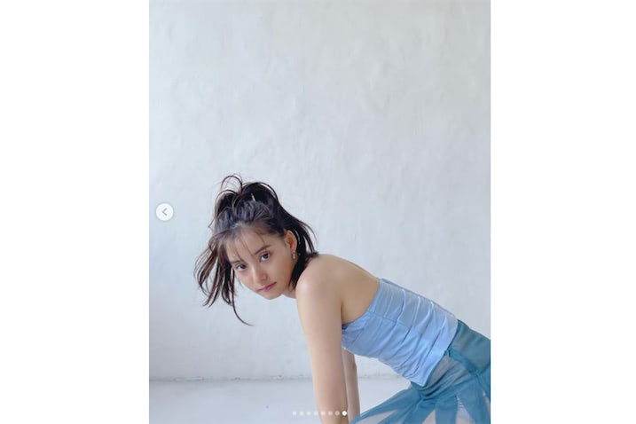 新木優子 ゆるニットから伸びるなめらか美脚にファンも惚れ惚れ 顔から爪先まで魅力的 Entame Next アイドル情報総合ニュースサイト