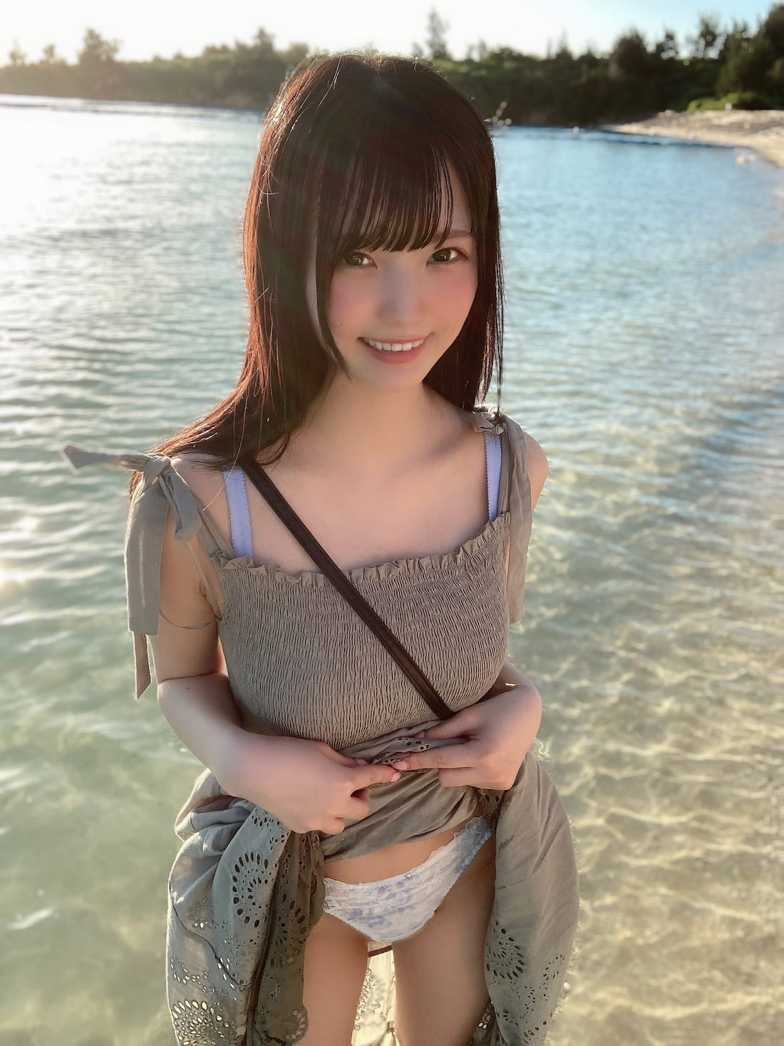 スカート たくし 上げ