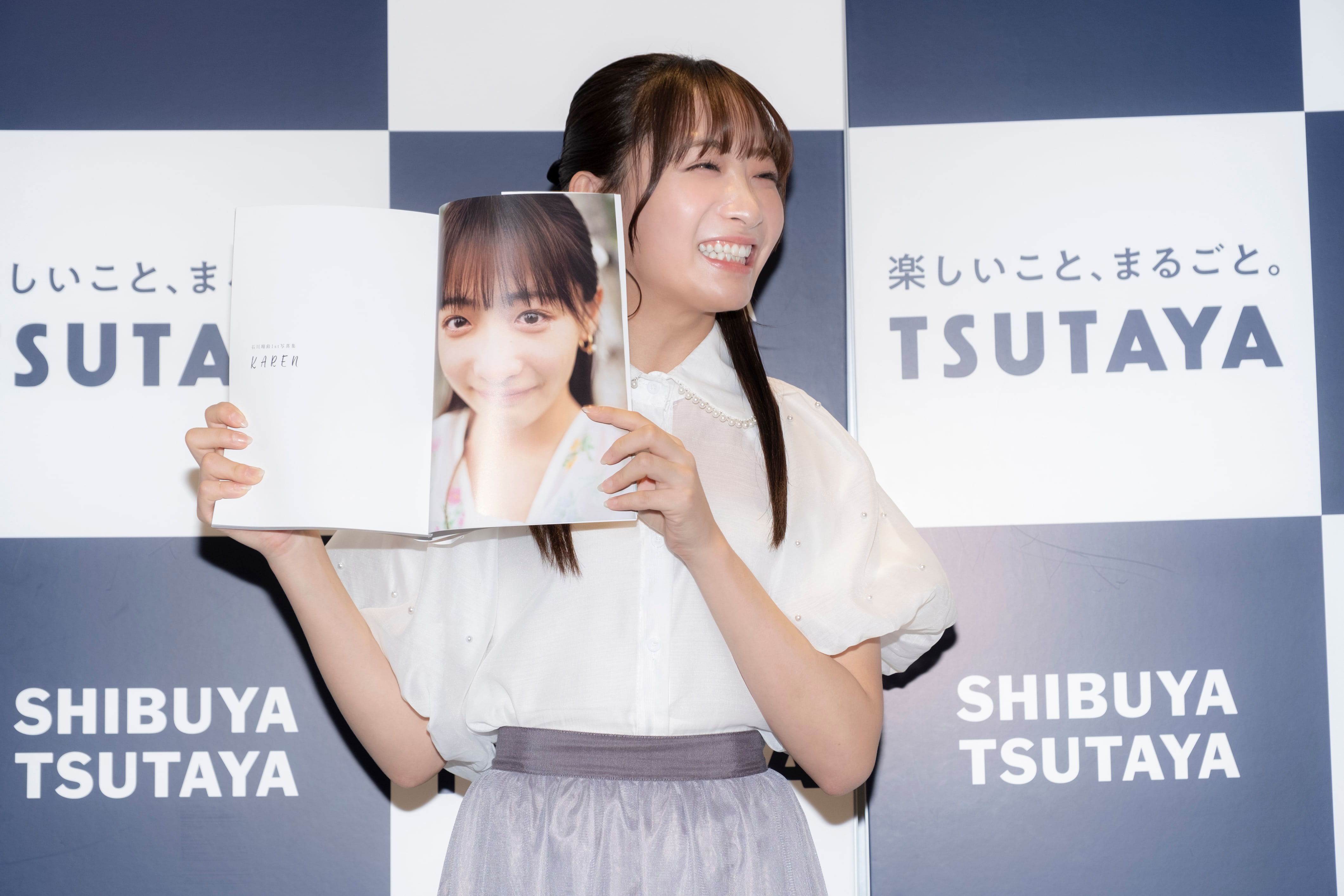 石川翔鈴が写真集発売イベント開催、1st写真集は「私の生き写し、私そのもの」 | ENTAME next - アイドル情報総合ニュースサイト