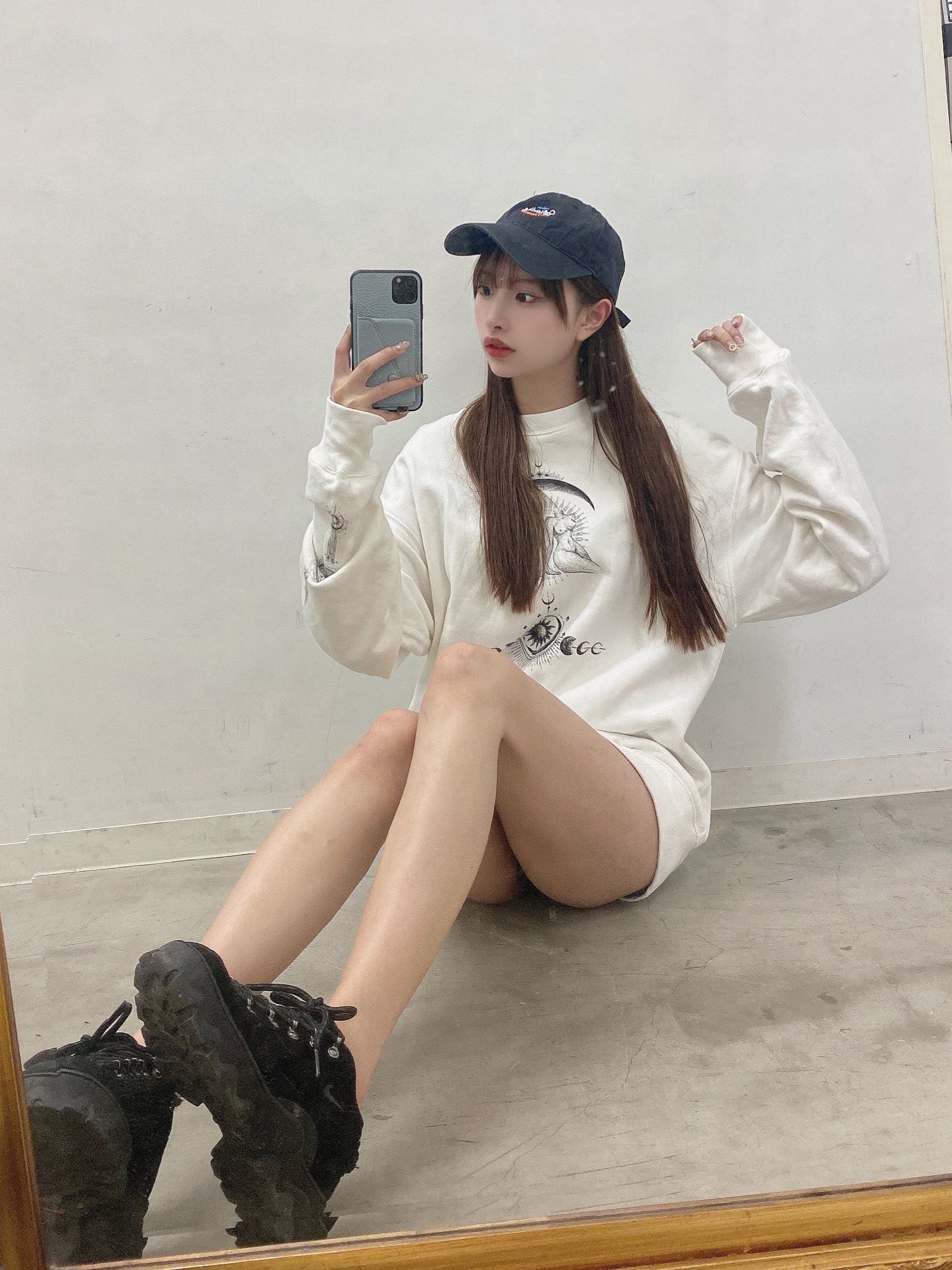 藤川らるむ、パーカーの下からすらり美脚のびる「ふともも系女子」ショット公開 ENTAME next アイドル情報総合ニュースサイト