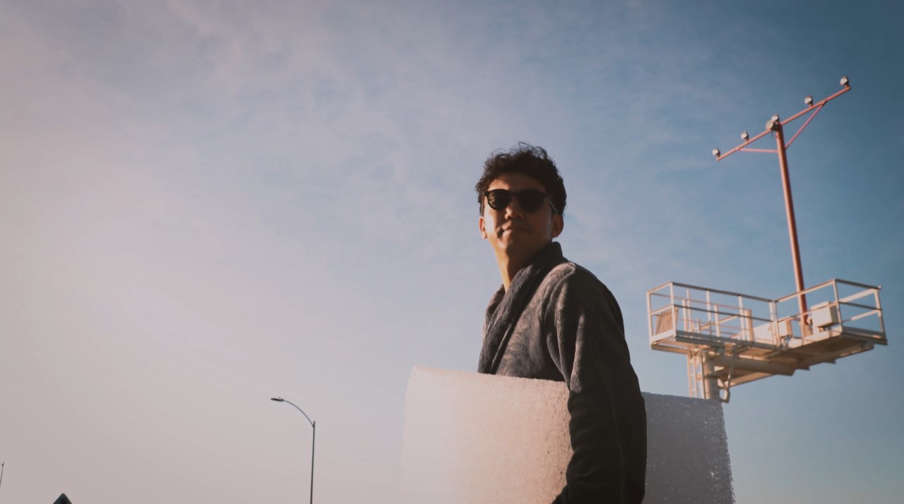 綾部祐二が監督・脚本・主役、全編アメリカロケの自主制作ムービーが期間限定公開 ENTAME next アイドル情報総合ニュースサイト