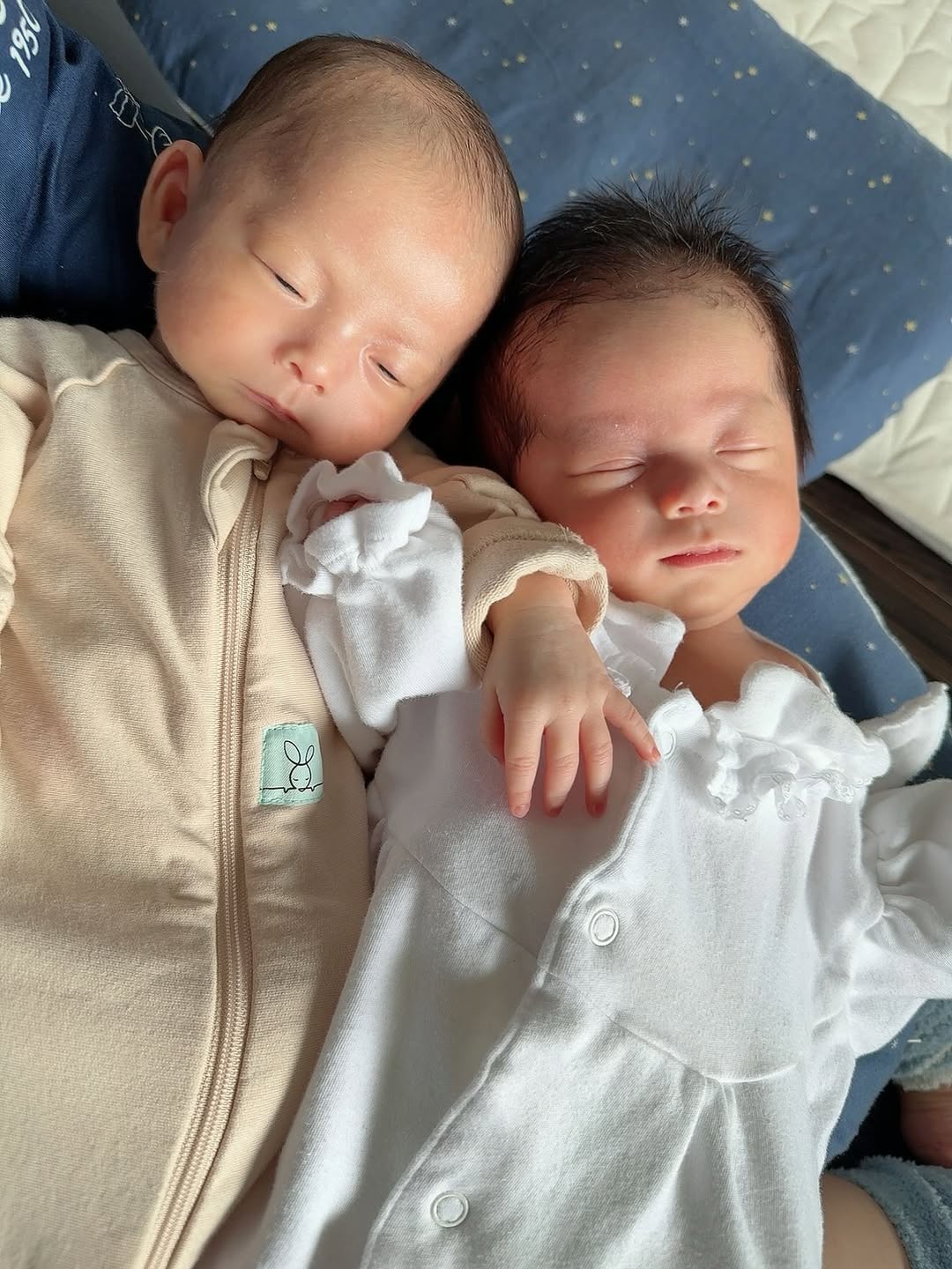 中川翔子が双子の“ダブル抱っこ”に大苦戦、膝&腰が限界で「双子用ベビーベッドを導入！」 | ENTAME next - アイドル情報総合ニュースサイト