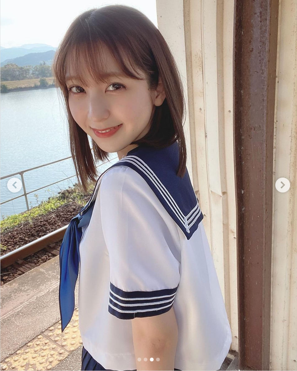 HKT48 松岡菜摘、透明感あふれるセーラー服姿を公開「可愛すぎて震え